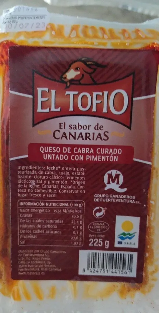 Queso de cabra curado untado con pimentón