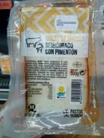 Queso de mezcla semicurado con pimentón