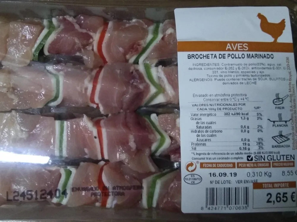 Brocheta de pollo marinado