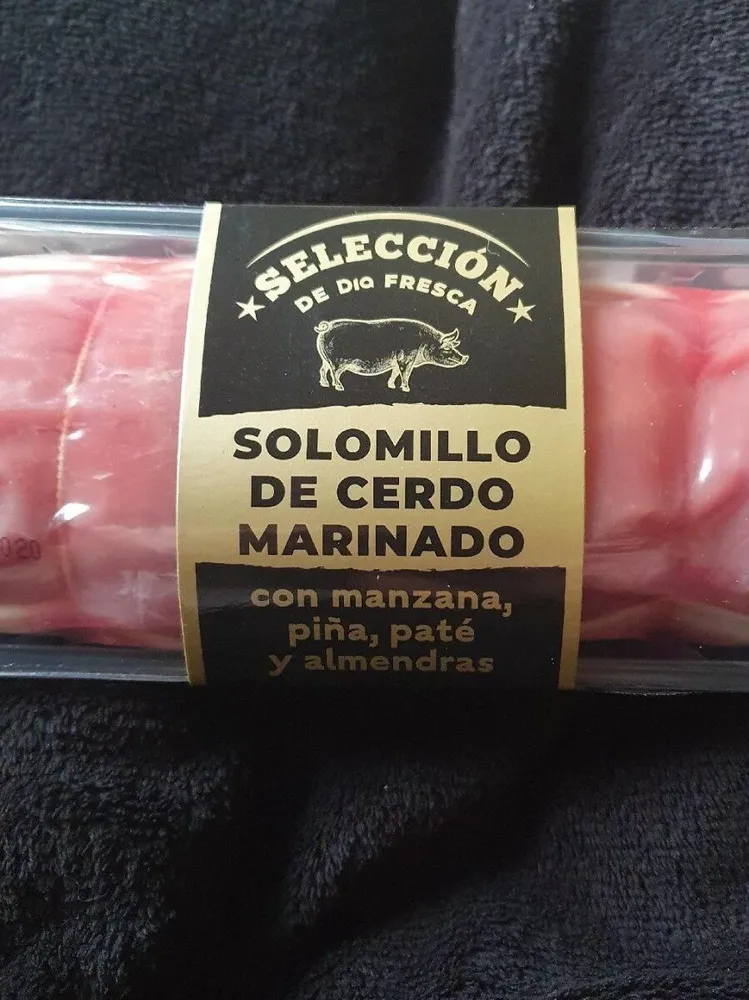 Solomillo de cerdo marinado relleno