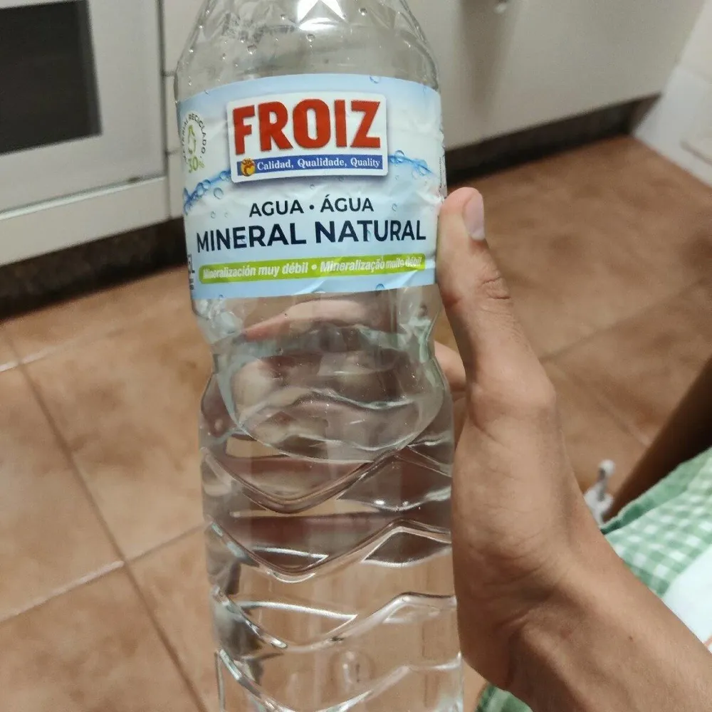 Agua mineral natural
