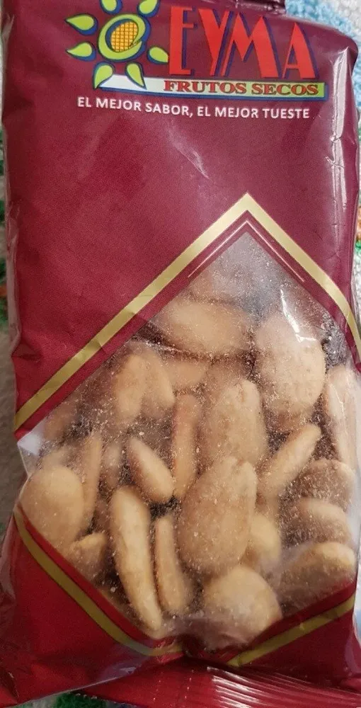 Almendra repelada frita salada