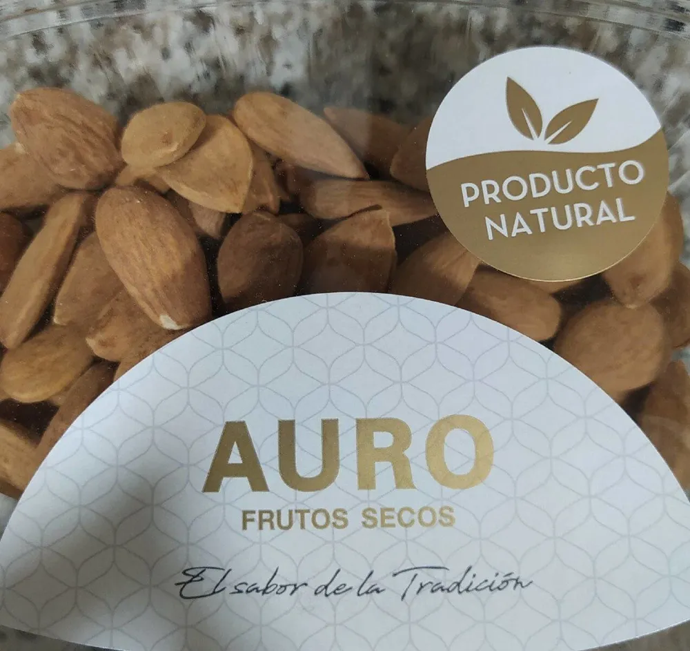 Almendra comuna piel cruda