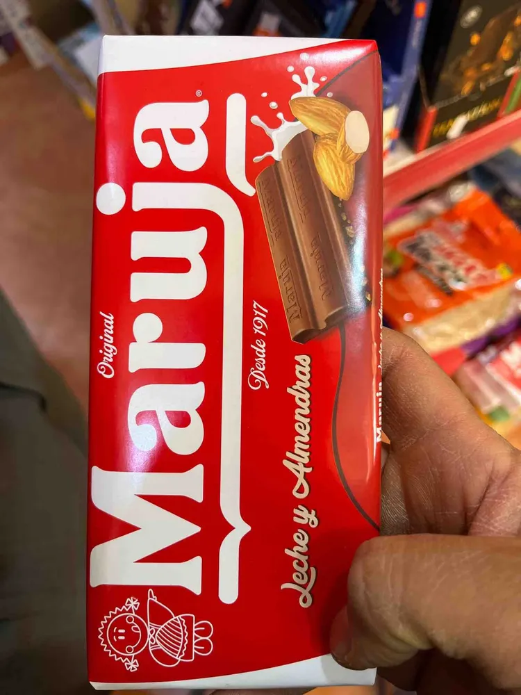 Chocolate con leche y almendras