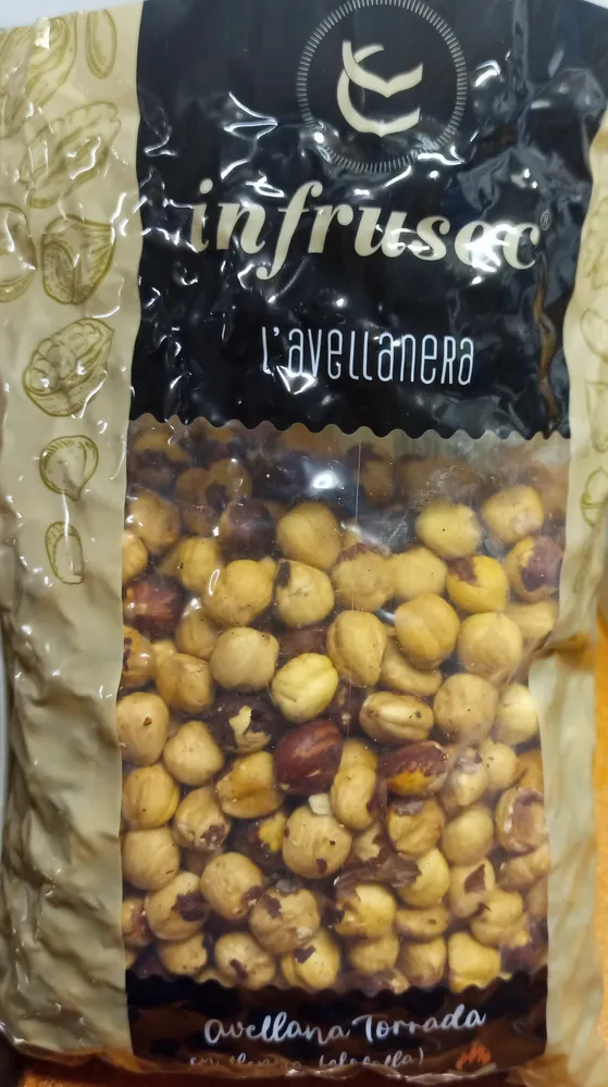 Avellana torrada en llenya (clofolla)