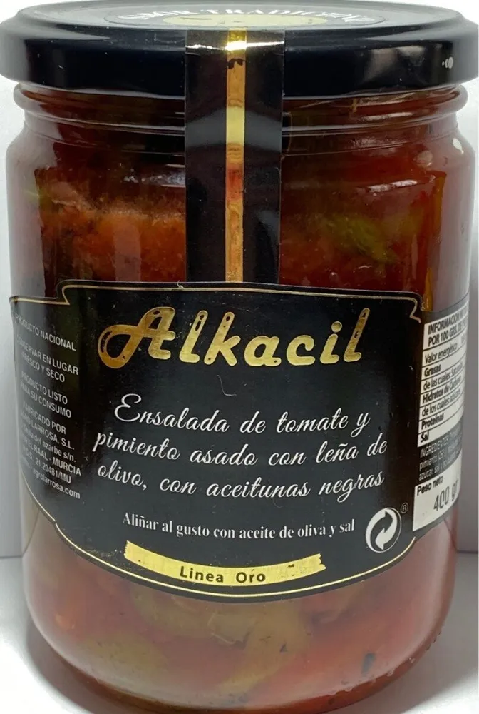 Ensalada de tomate y pimiento asado con leña de olivo