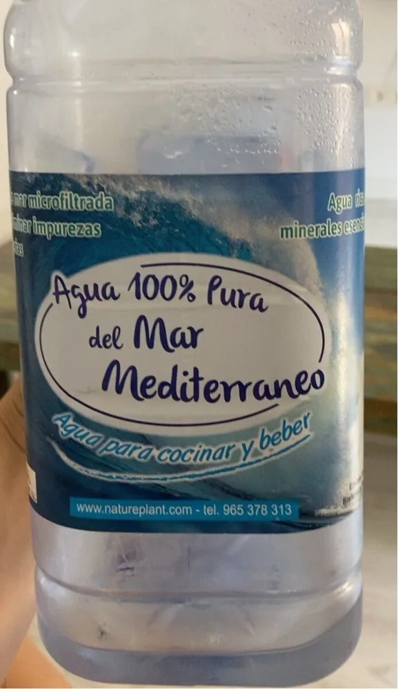 Agua 100% pura del mar Mediterraneo