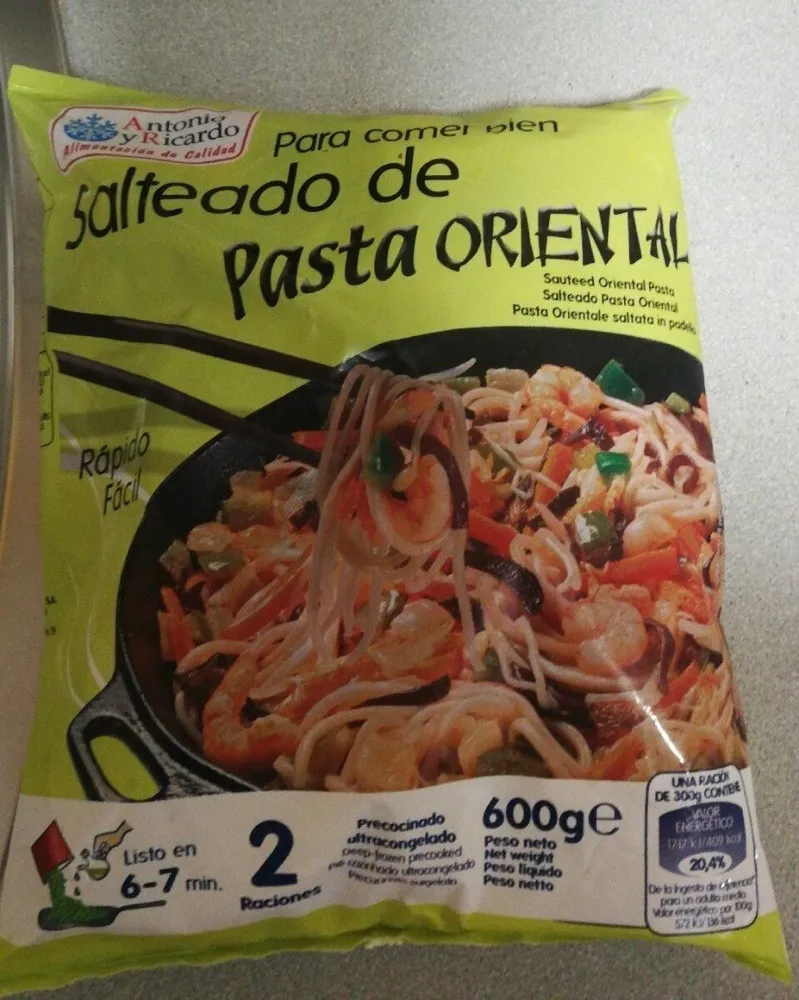 Salteado de pasta oriental