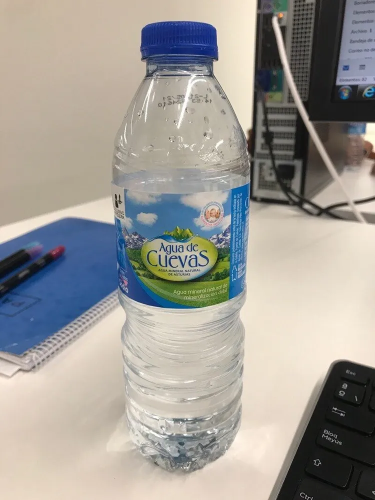 Agua mineral natural