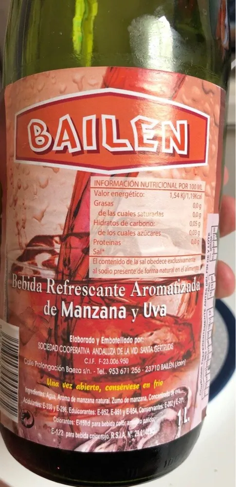 Bebida refrescante aromatizada de manzana y uva