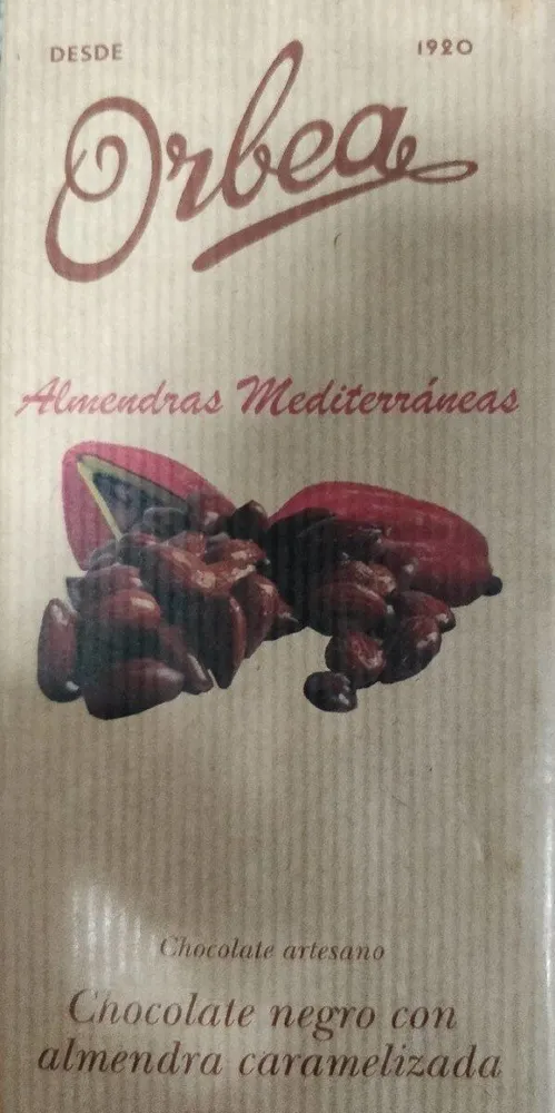 Chocolate negro con almendras caramelizadas