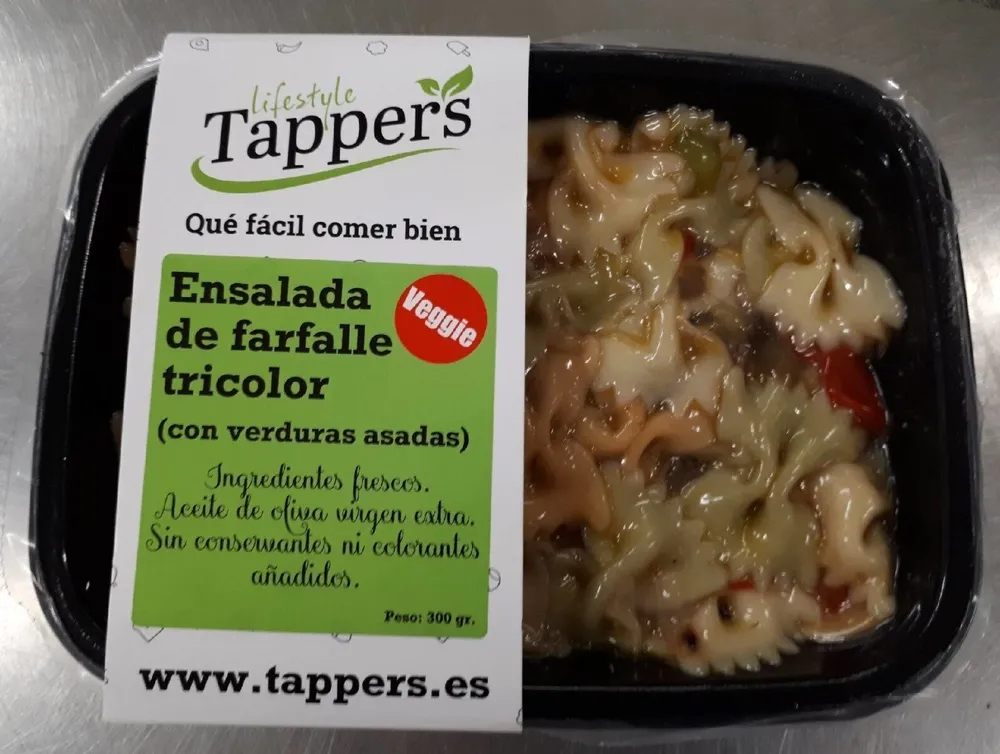 Ensalada de farfalle tricolor con verduras asadas
