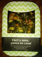 Eapinacas salteadas con anacardos y pasas