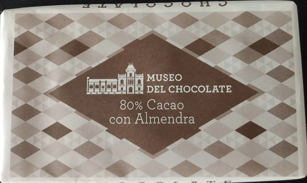 80% cacao con almendra