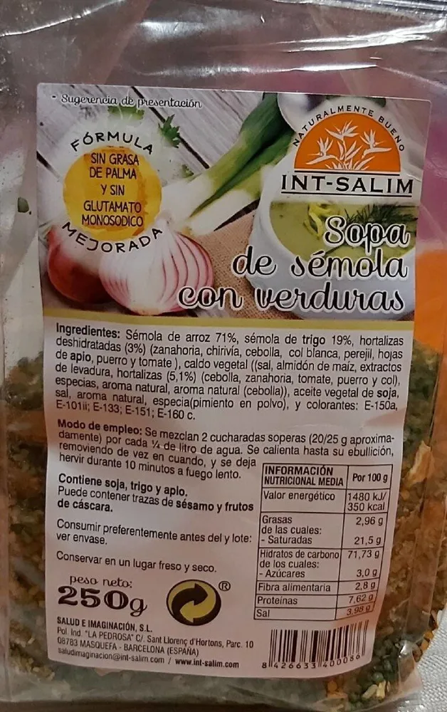 Sopa de sémola con verduras