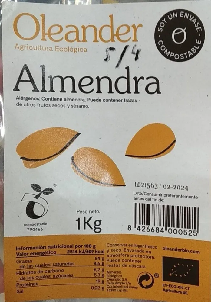 Almendra con piel