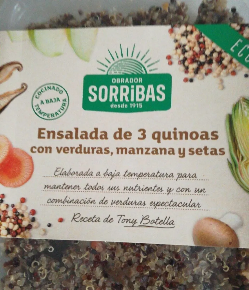 Ensalada de 3 quinoas con verduras, manzana y setas