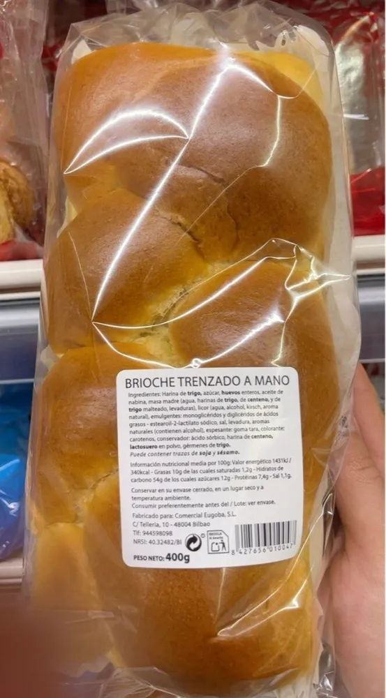 Brioche trenzado a mano