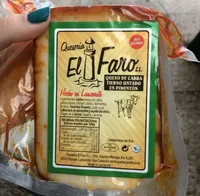 Queso de cabra tierno untado en pimenton