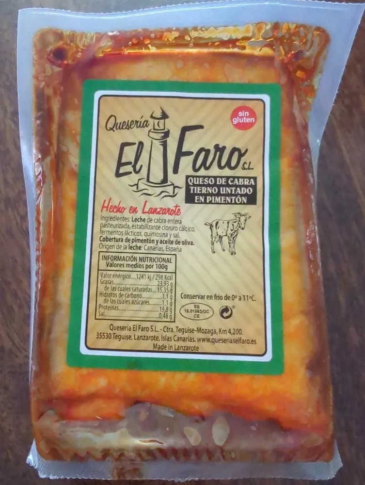 Queso De Cabra Tierno Untado En Pimentón