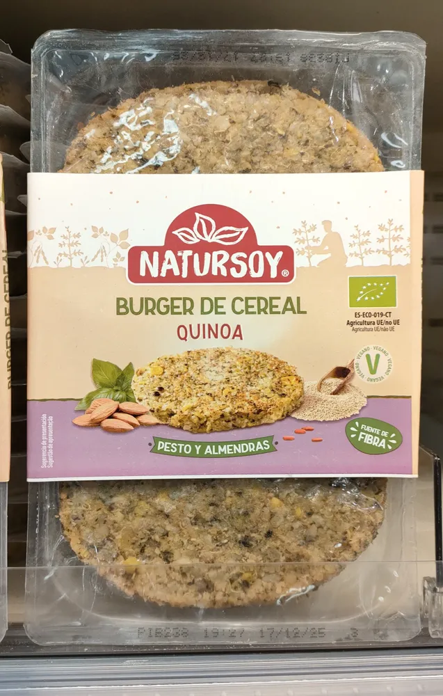 Cereal burger quinoa, pesto y almendras