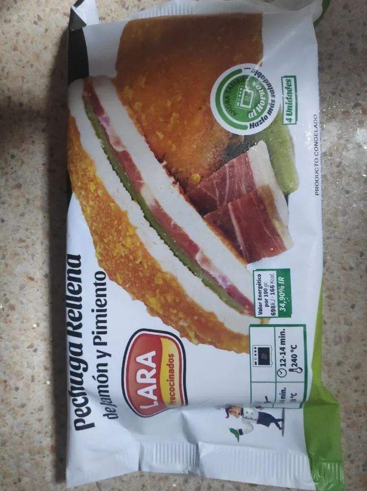 Pechuga rellena de jamón y pimiento.