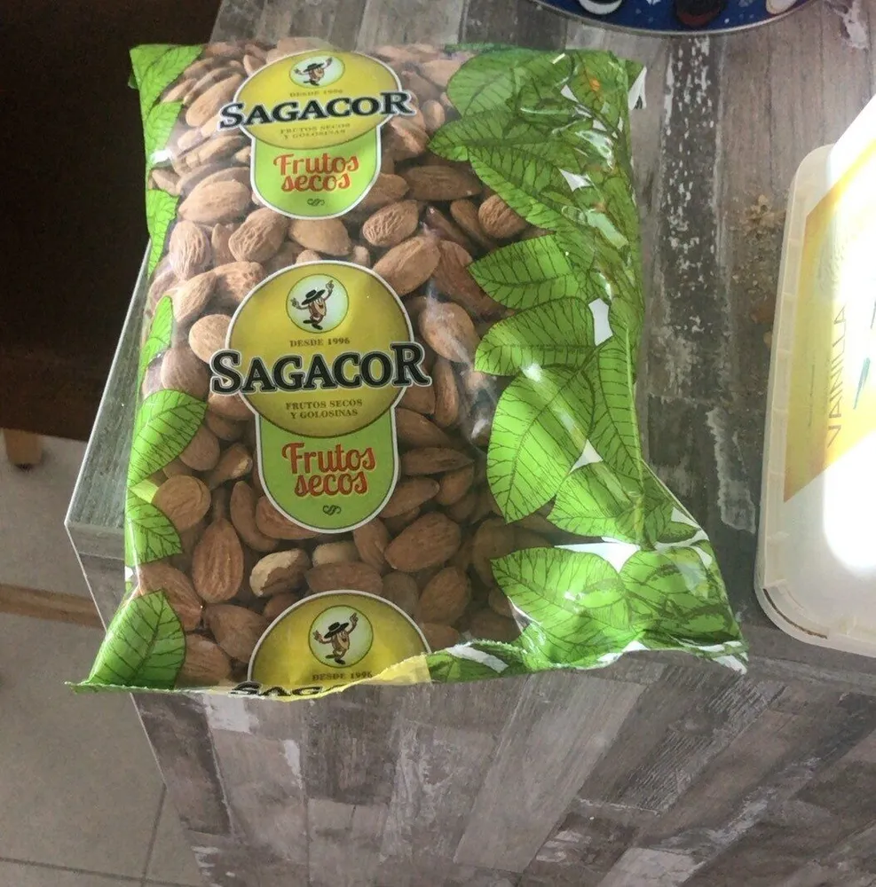 Frutos secos y golosinas