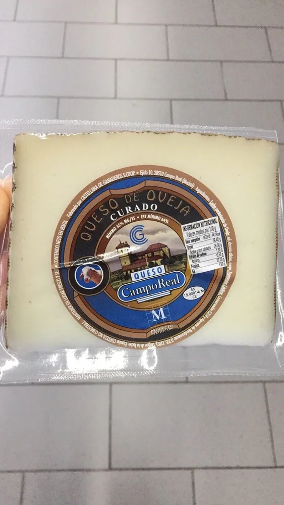 Queso curado de oveja elaborado con leche pasteurizada cuña