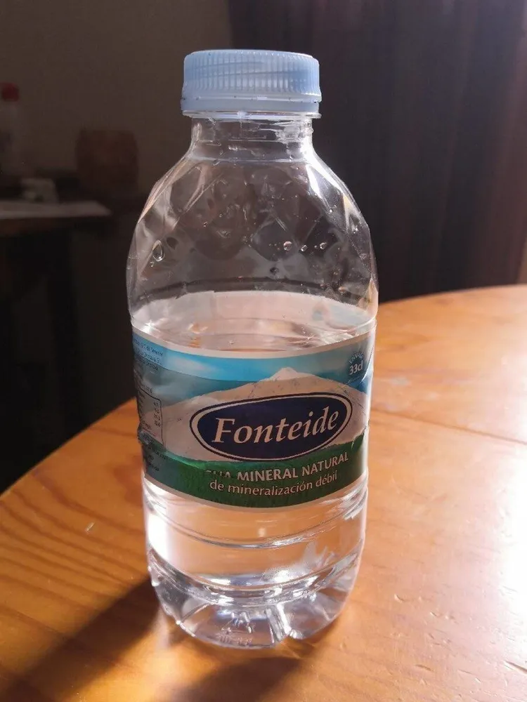 Agua mineral natural