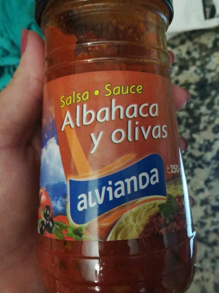 Albahaca y olivas