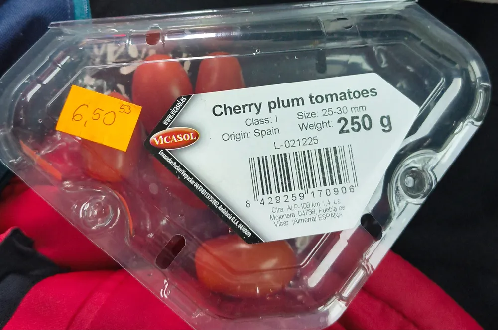 Cherry plum tomatoes