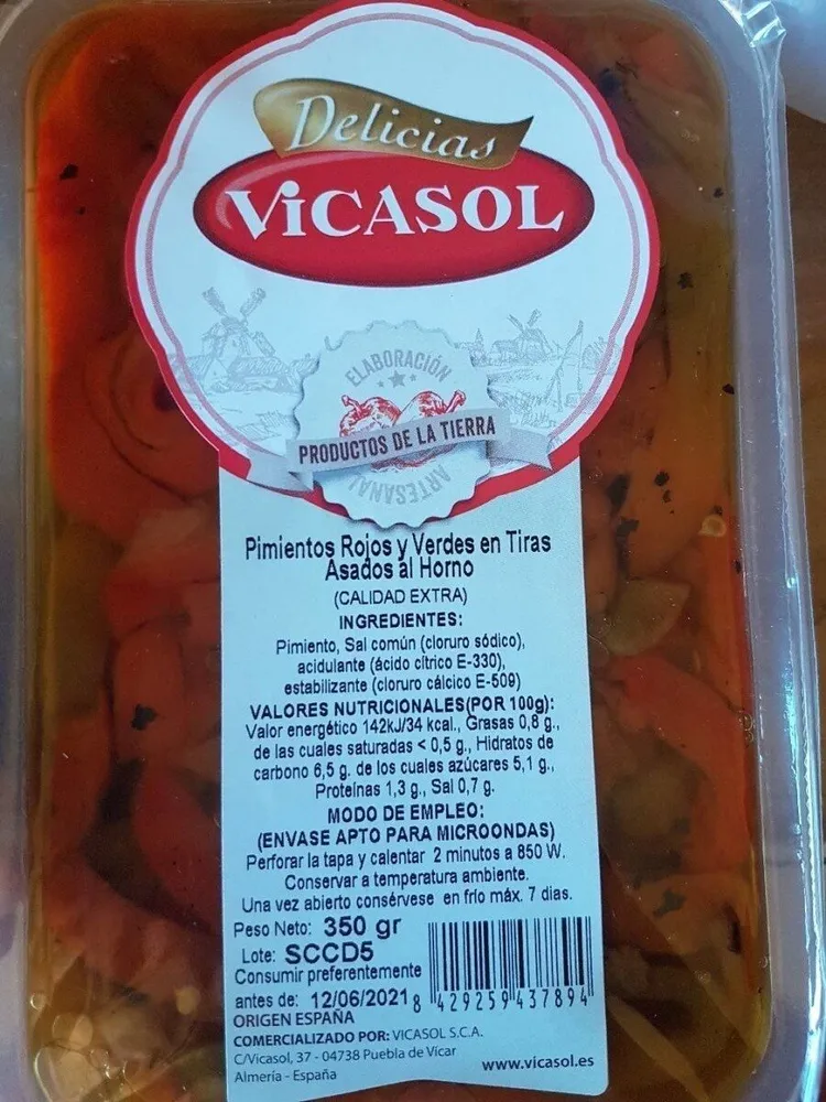 Pimientos rojos y verdes en tiras asados al horno