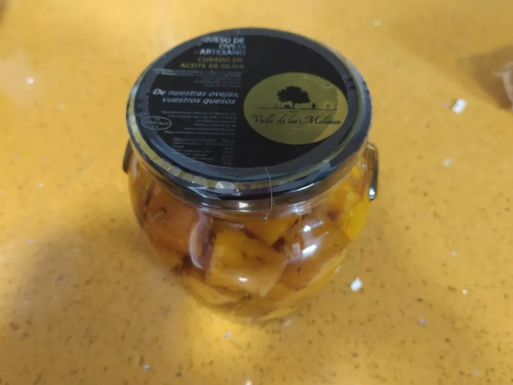 Queso de oveja artesano en aceite de oliva