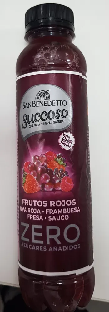Agua mineral con frutos rojos zero azúcares