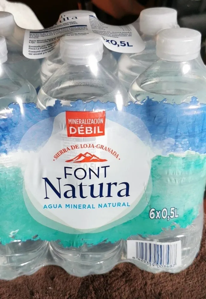 Agua mineral natural