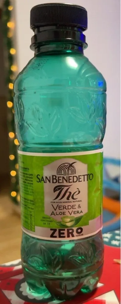 The con agua mineral natural VERDE & ALOE VERA