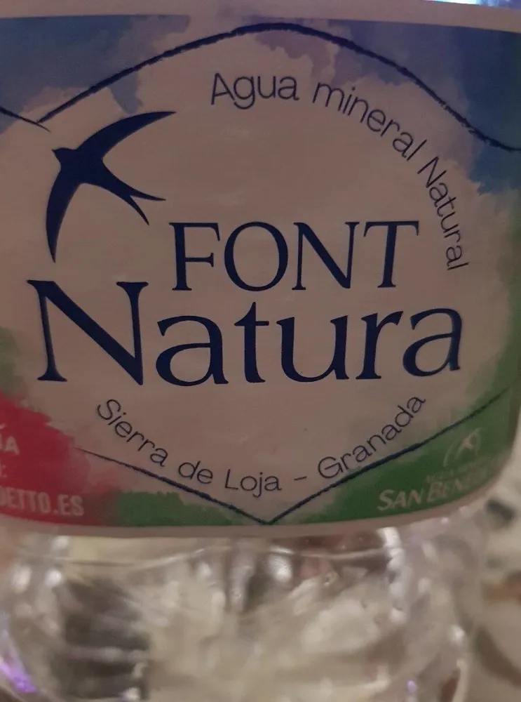 Agua mineral natural
