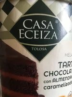 Helado tarta chocolate con almendras caramelizadas