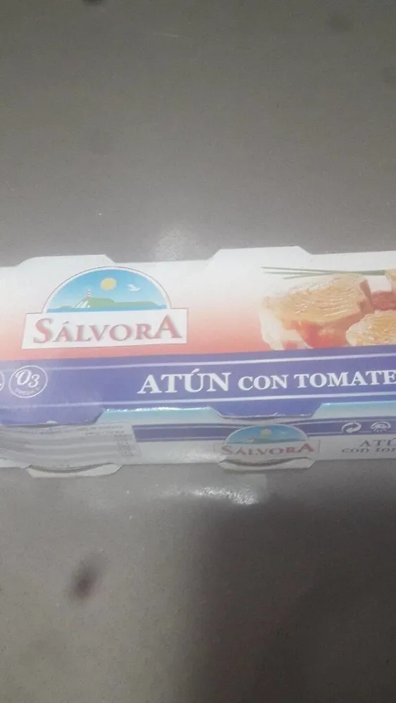 Atún con tomate
