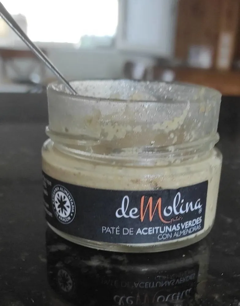 Paté de aceitunas verdes con almendras