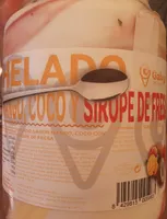 Helado mango, coco y sirope de fresa