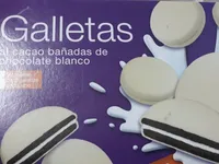 Galletas al cacao bañadas de chocolate blanco