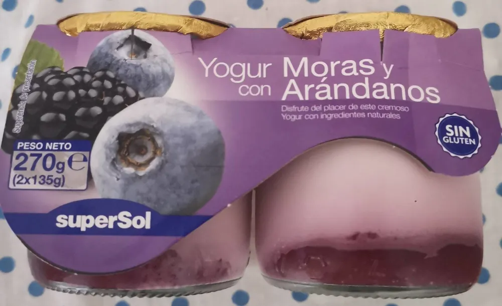 Yogur con moras y arándanos
