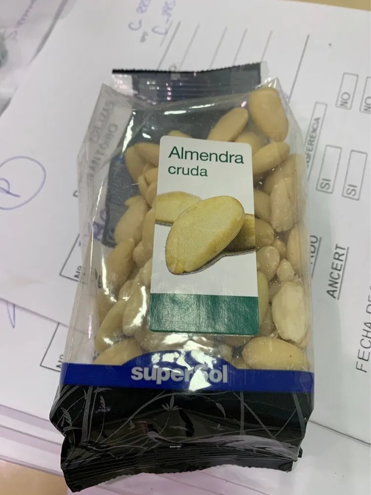 Almendra cruda