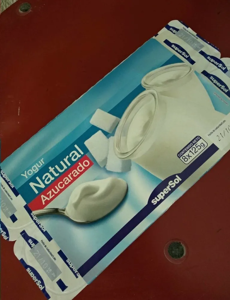 Yogur natural azucarado