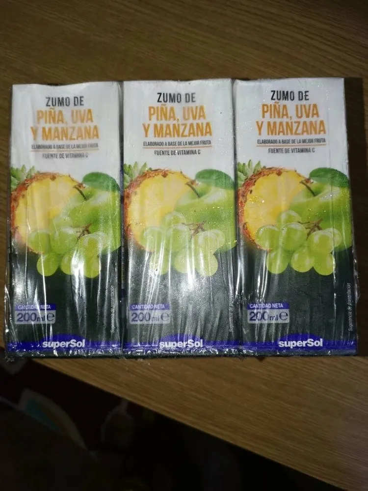 Zumo de piña, uva y manzana