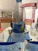 Agua mineral natural