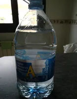 Agua mineral natural
