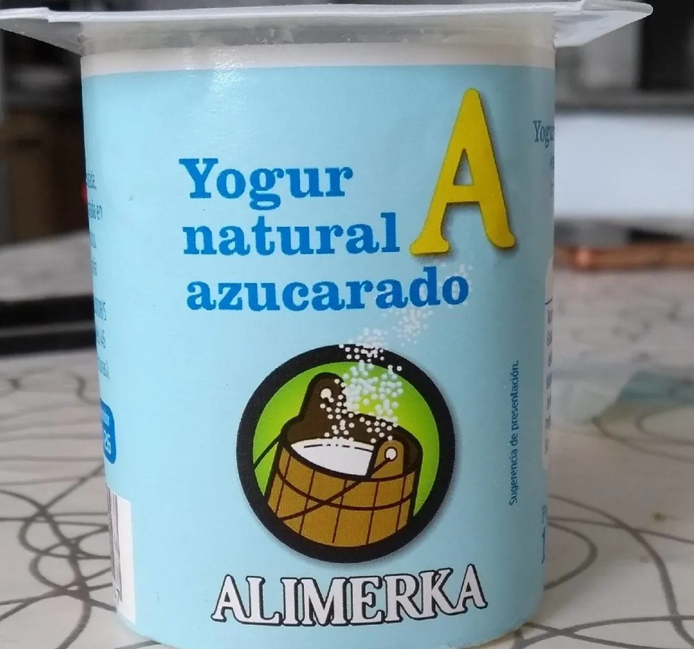 Yogur natural azucarado