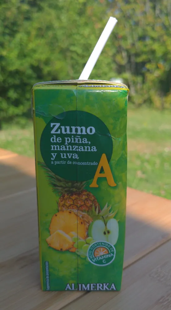 Zumo de piña, manzana y uva